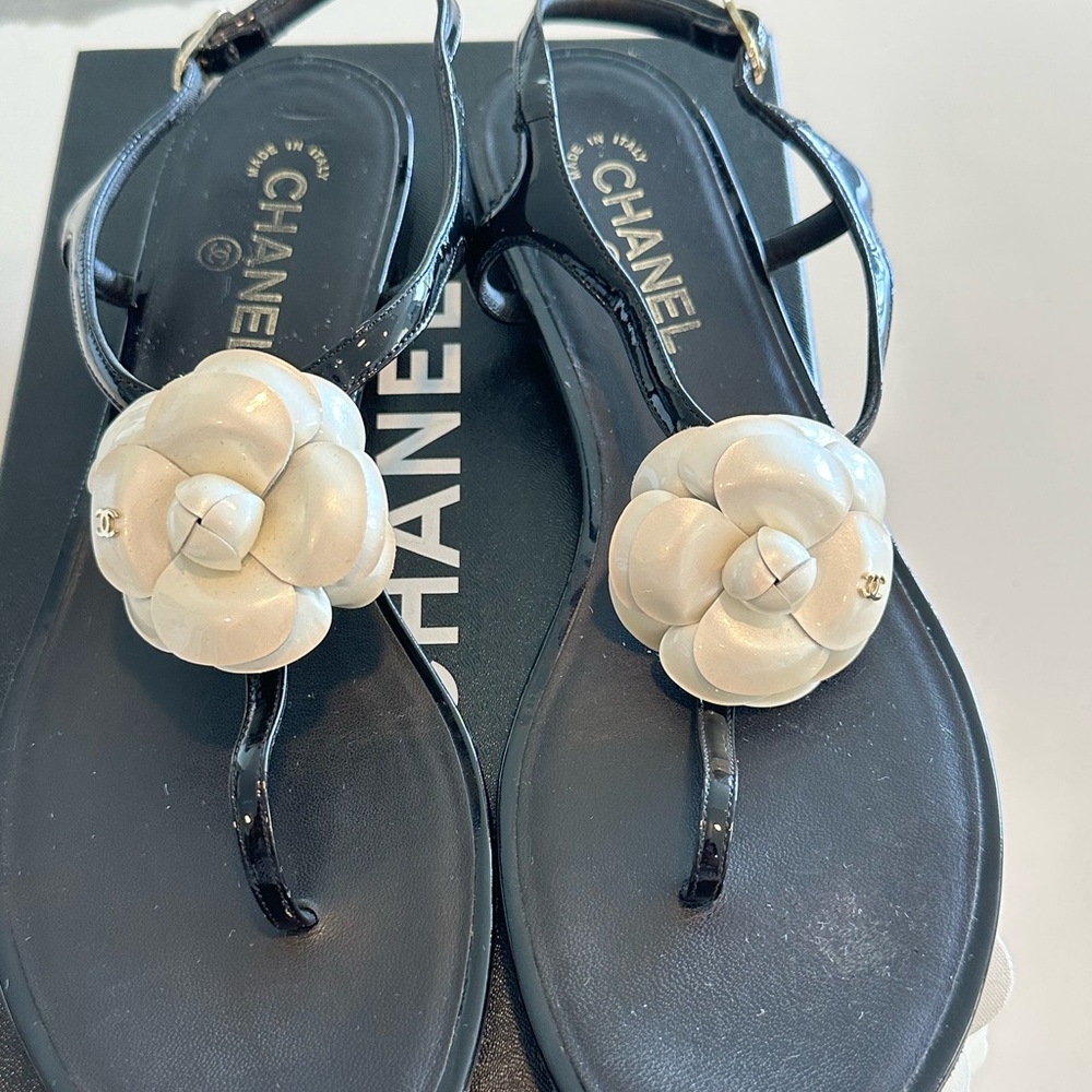 Beautiful Chanel Thong Sandals. This is very exclusive piece.